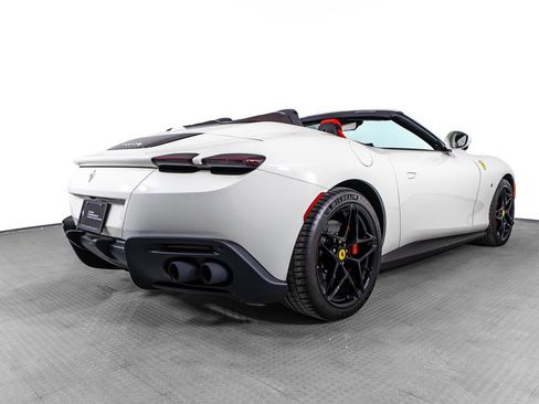 Certified 2025 Ferrari Roma Spider RWD image 5