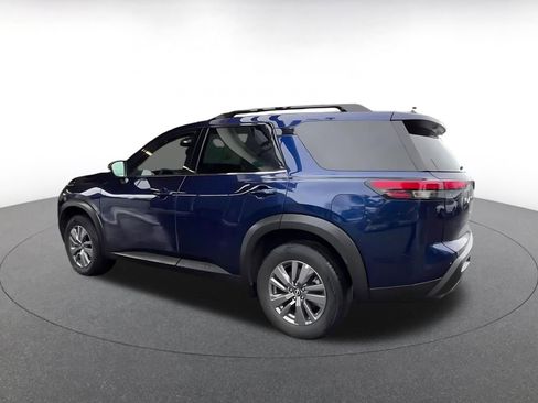 Used 2025 Nissan Pathfinder SV image 8
