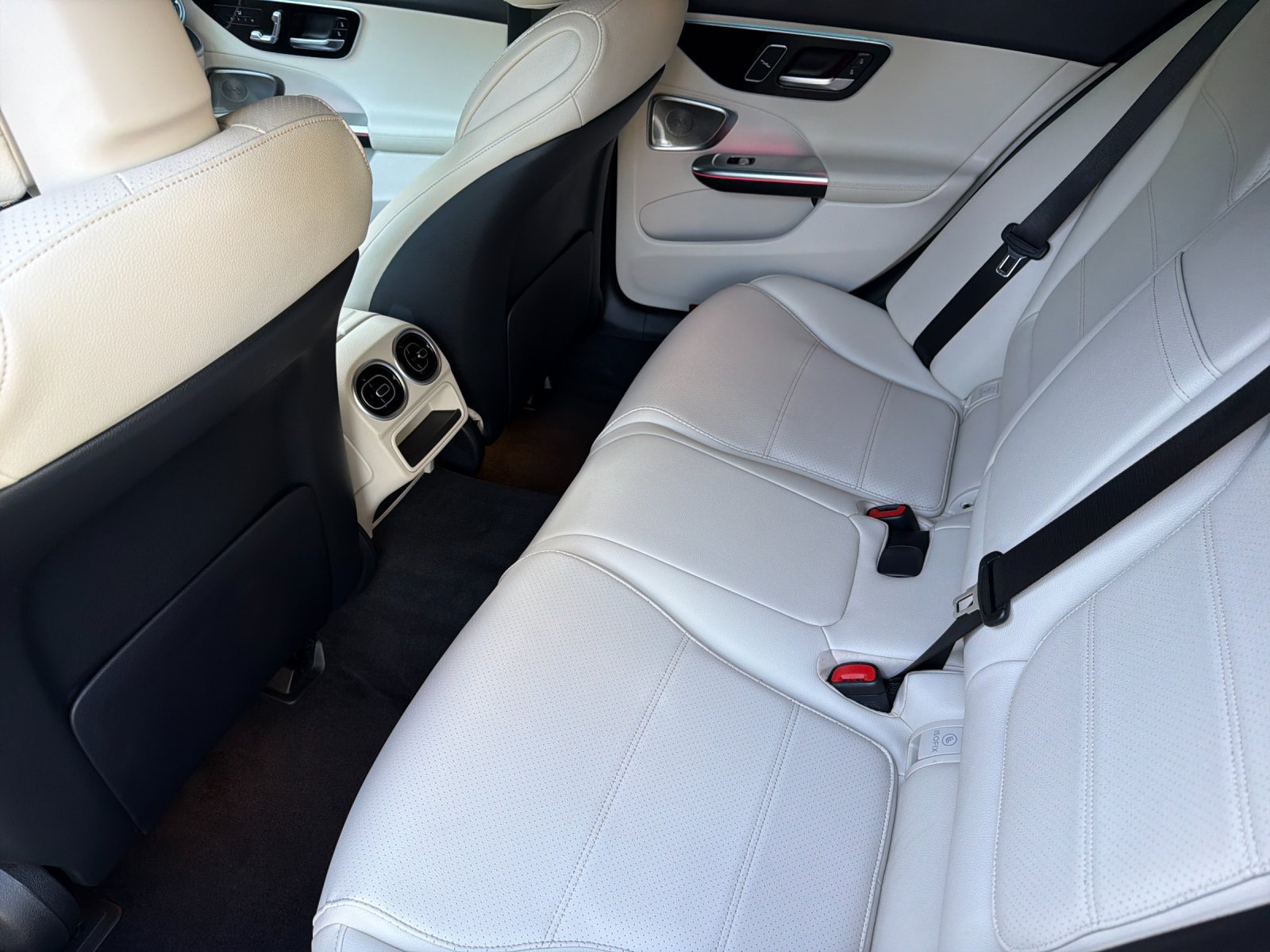 Used 2023 Mercedes-Benz C 300 Sedan image 11