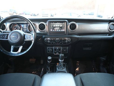 Used 2020 Jeep Gladiator Overland w/ Cold Weather Group image 16