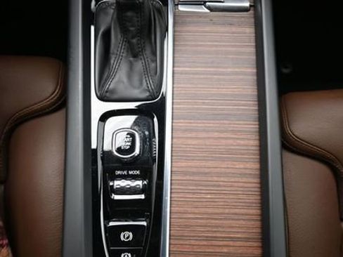 Used 2020 Volvo XC60 T5 Inscription w/ Protection Package Premier image 10