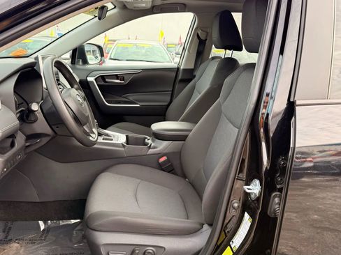 Used 2025 Toyota RAV4 XLE image 12