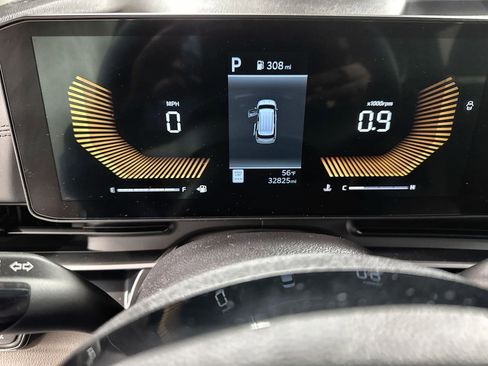 Used 2025 Kia Carnival image 21