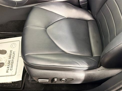 Used 2023 Toyota Highlander L image 17