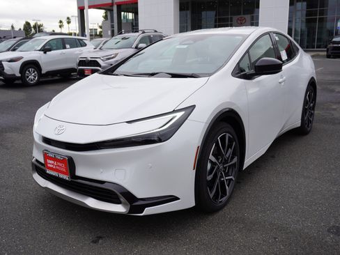 New 2026 Toyota Prius XSE image 7