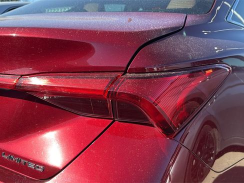 Used 2019 Toyota Avalon Limited image 9