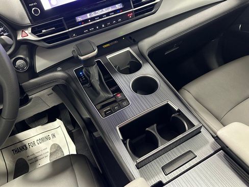 Used 2025 Toyota Sienna XLE image 42