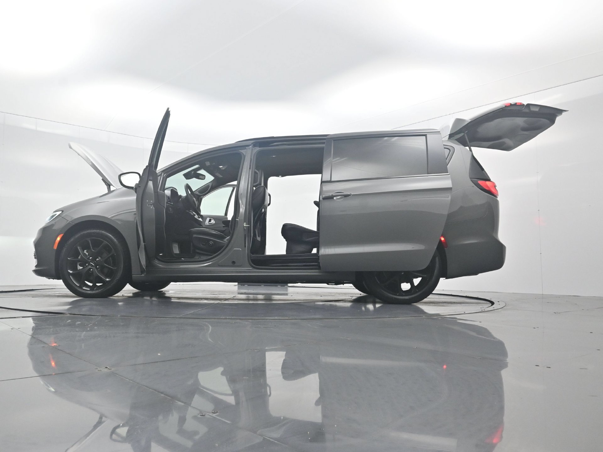 Used 2025 Chrysler Pacifica Limited FWD image 43
