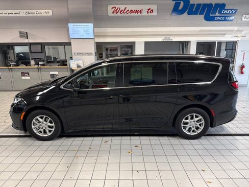 Used 2026 Chrysler Pacifica Select FWD image 6
