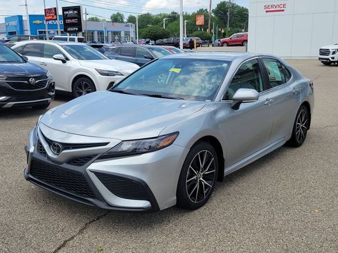 Used 2023 Toyota Camry SE AWD/4WD image 2