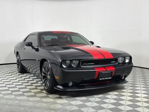 Used 2014 Dodge Challenger SRT8 w/ Harman/Kardon Audio Group RWD image 3