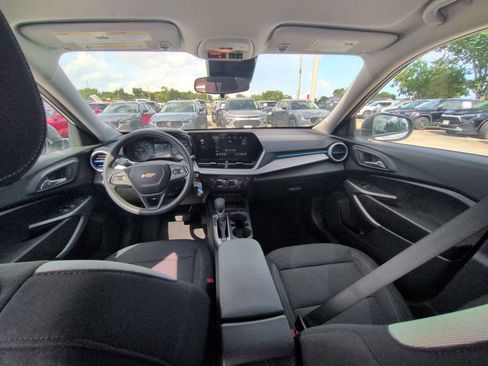 Used 2025 Chevrolet Trax LS FWD image 25