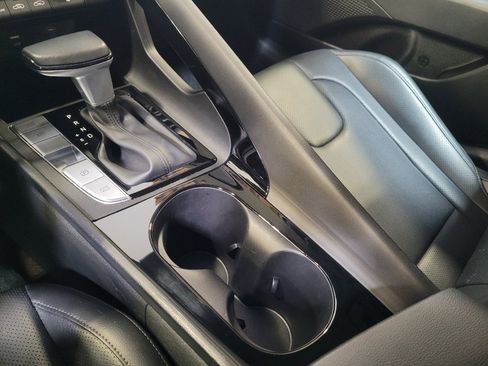 Used 2025 Hyundai Elantra Limited FWD image 26