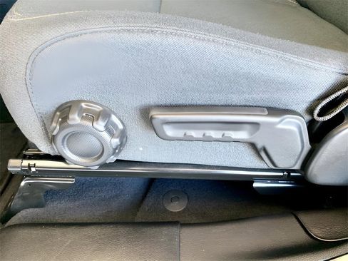 Used 2025 Jeep Gladiator Nighthawk image 40