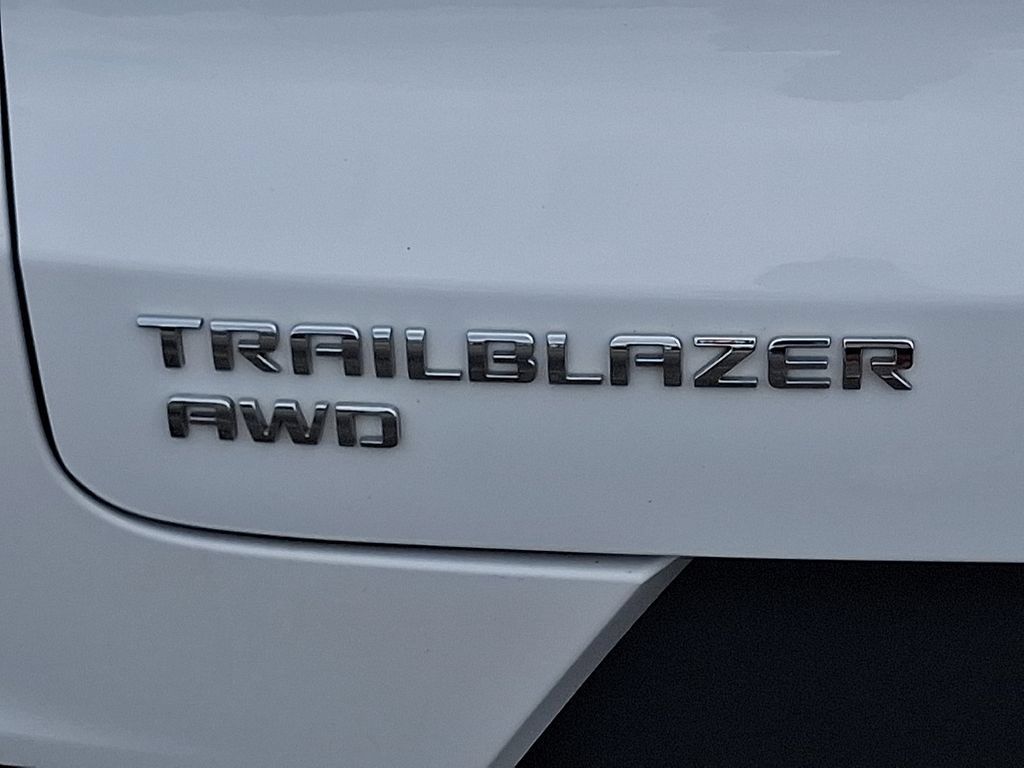 Used 2024 Chevrolet TrailBlazer LT AWD/4WD image 31