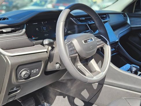 Used 2023 Jeep Grand Cherokee L Limited w/ Luxury Tech Group II AWD/4WD image 19
