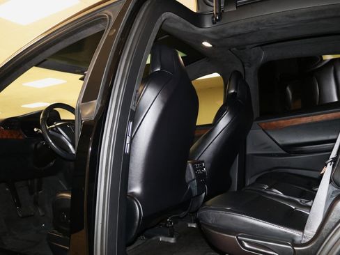 Used 2020 Tesla Model X image 85