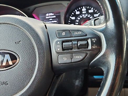 Used 2020 Kia Sedona EX FWD image 22