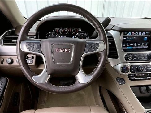 Used 2017 GMC Yukon SLT w/ Premium Edition image 5