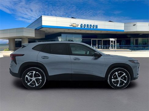 Used 2024 Chevrolet Trax RS w/ Driver Confidence Package image 5