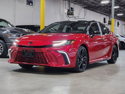 Used 2025 Toyota Camry XSE image 3