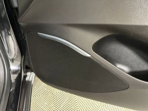 Used 2018 Buick Enclave Essence image 29