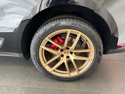 Certified 2024 Porsche Macan S AWD/4WD image 11