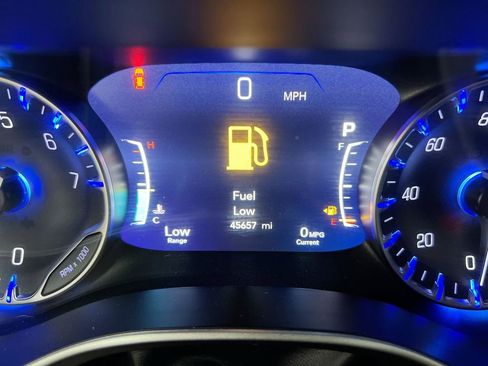 Used 2024 Chrysler Pacifica Touring-L image 13