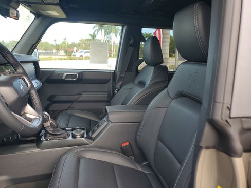 New 2025 Ford Bronco Badlands image 11