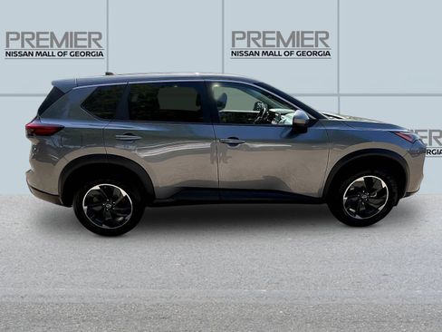 Certified 2025 Nissan Rogue SV FWD image 8