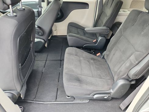 Used 2017 Dodge Grand Caravan SE w/ Power Window Group FWD image 11