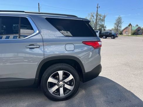 Used 2021 Chevrolet Traverse LT w/ LT Premium Package AWD/4WD image 10