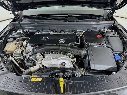 Used 2023 Mercedes-Benz GLB 250 4MATIC image 33