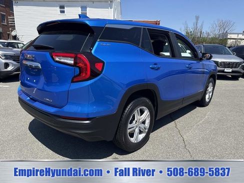 Used 2024 GMC Terrain SLE AWD/4WD image 8