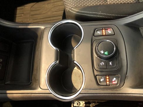 Used 2024 GMC Terrain SLE w/ Driver Convenience Package image 25