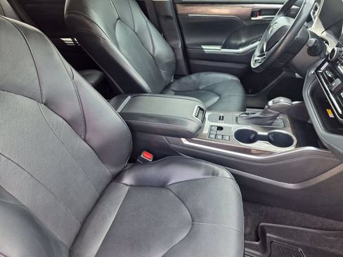 Used 2022 Toyota Highlander Limited AWD/4WD image 7
