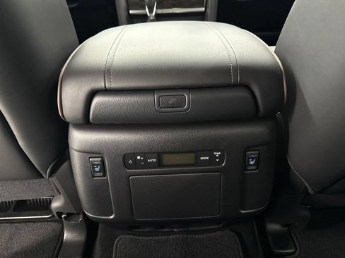 Used 2024 Nissan Armada Platinum w/ Captain's Chairs Package RWD image 14