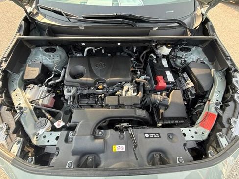 Used 2021 Toyota RAV4 XLE AWD/4WD image 2