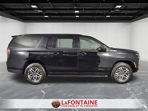 Used 2025 Chevrolet Suburban Z71 image 9