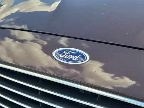 Used 2019 Ford Fusion SE w/ Equipment Group 151A FWD image 11