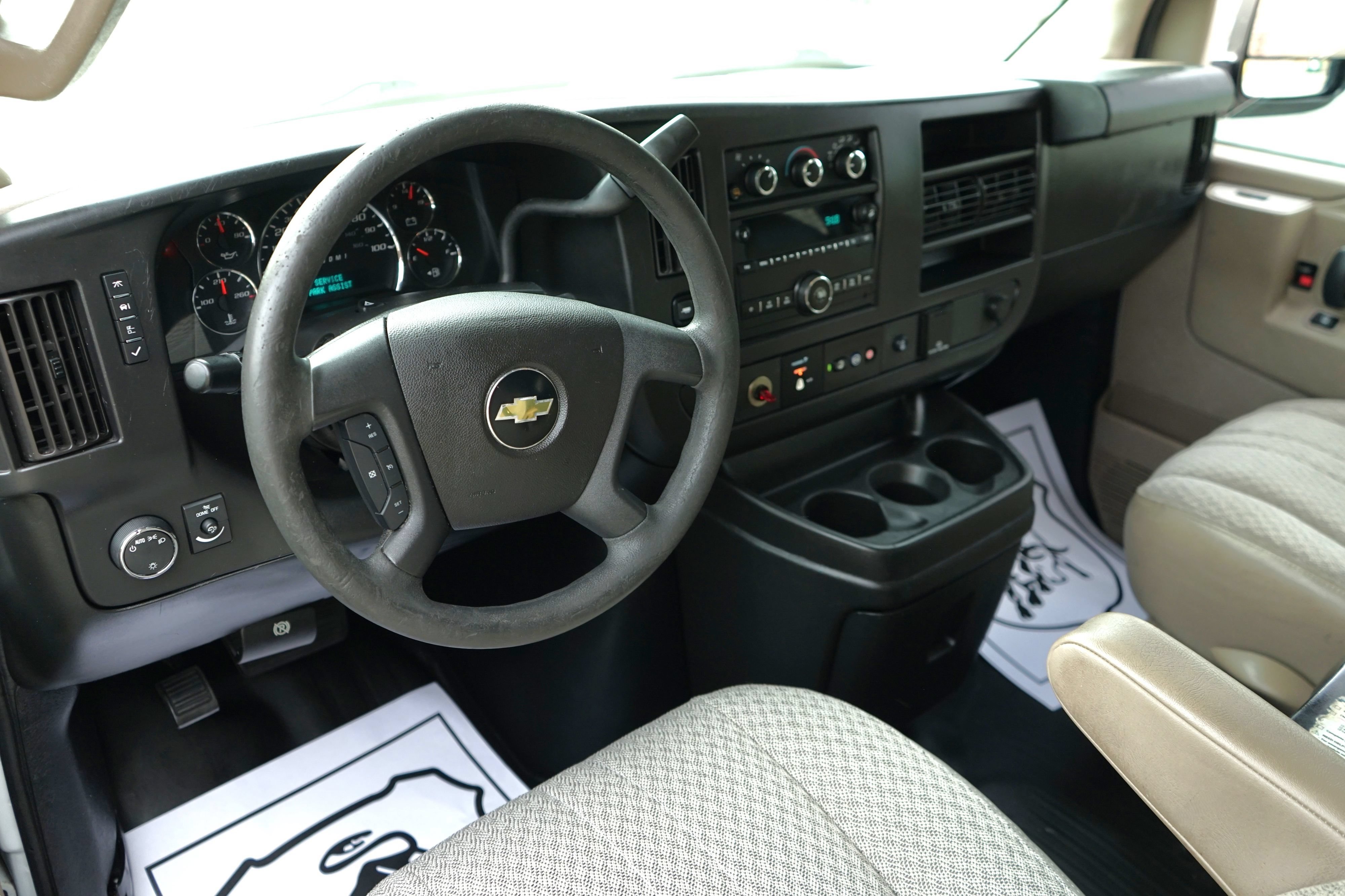Used 2017 Chevrolet Express 2500 RWD image 8