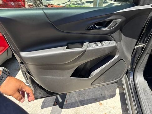 Used 2019 Chevrolet Equinox LT FWD image 16