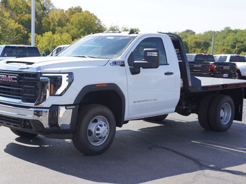 New 2025 GMC Sierra 3500 Pro w/ Convenience Package image 2