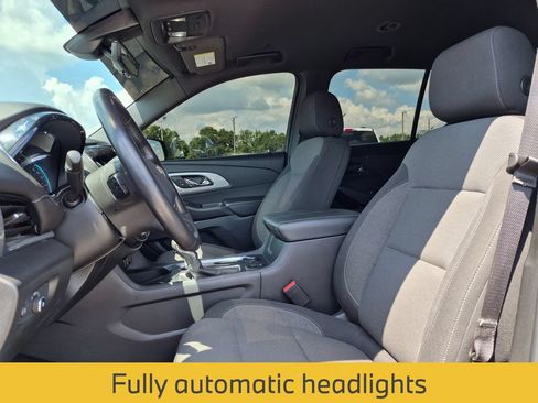 Used 2022 Chevrolet Traverse LT FWD image 16