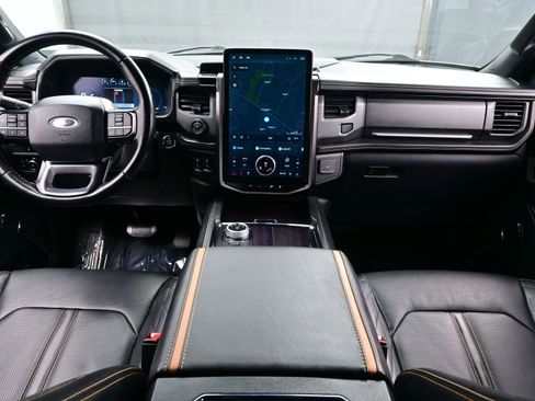 Used 2023 Ford Expedition Platinum image 19