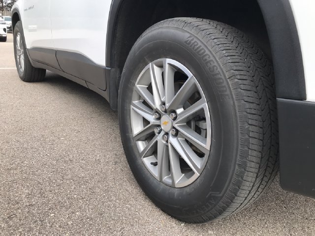 Used 2023 Chevrolet Traverse LT FWD image 11