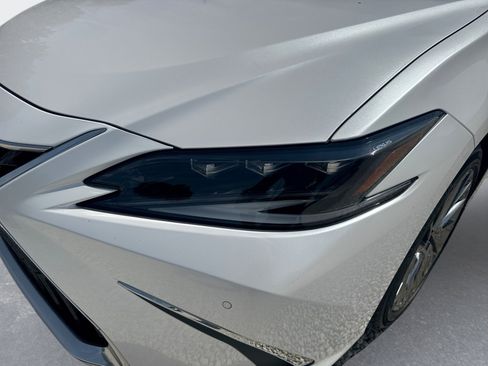 Used 2024 Lexus ES 300h Ultra Luxury w/ Accessory Package (Z2) FWD image 11