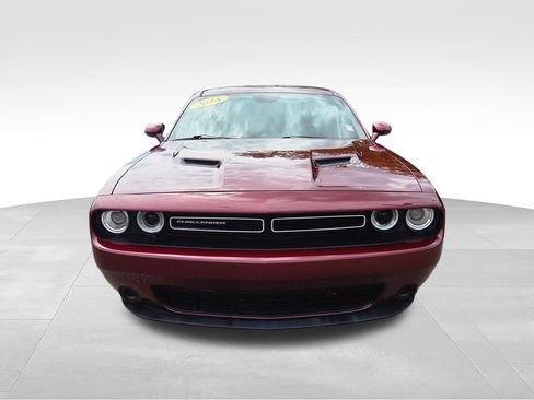 Used 2018 Dodge Challenger SXT RWD image 2