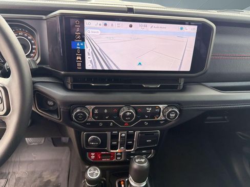 Used 2025 Jeep Wrangler Unlimited Rubicon image 25