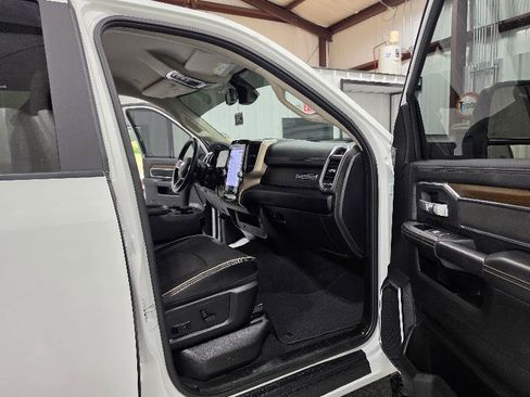 Used 2024 RAM 2500 Laramie AWD/4WD image 16
